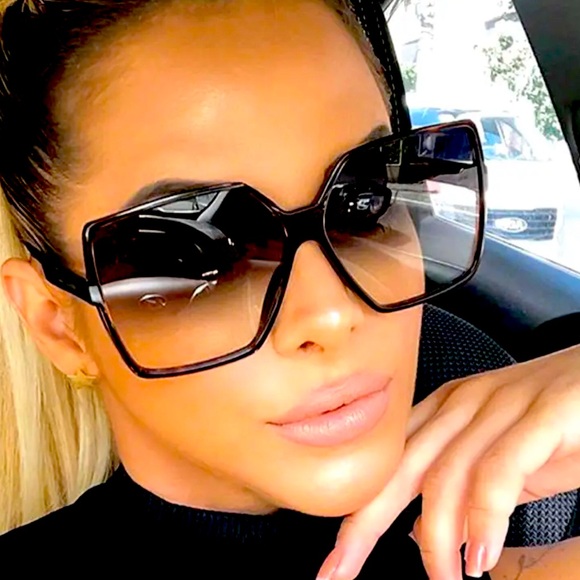 SO CHIC BOUTIQUE BLACK OVERSIZED SUNGLASSES! - Picture 1 of 1